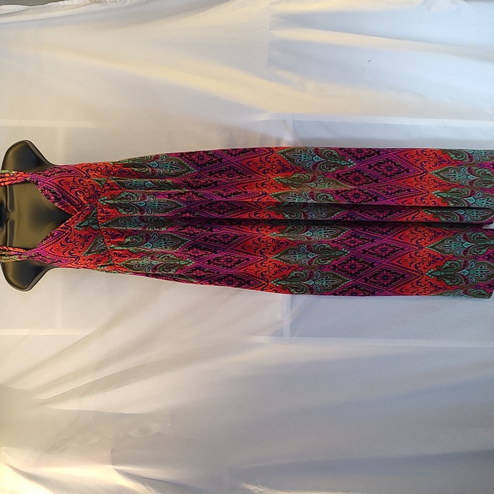 Women's sleeveless multi-color dress. Size Large